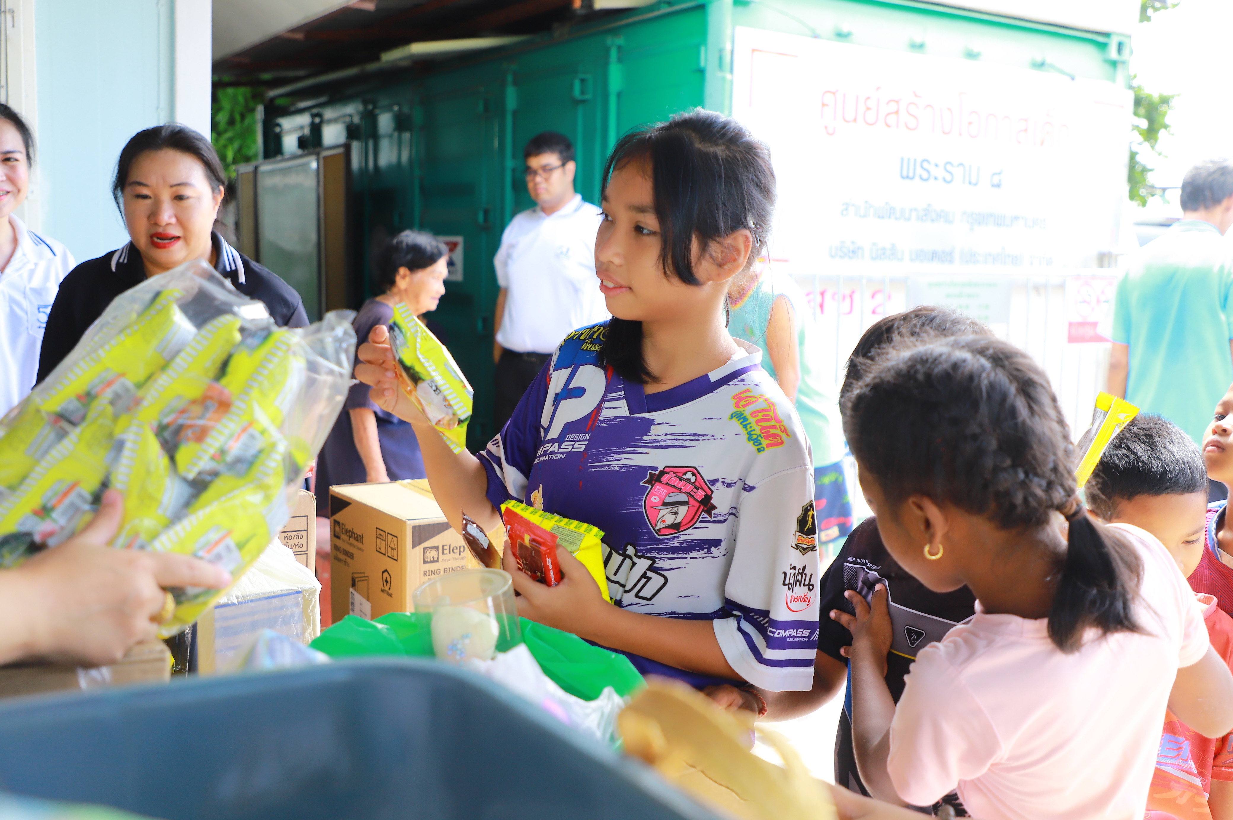 title - สังคมแห่งการแบ่งปัน ส.ป.ก. เปลี่ยนสิ่งของเหลือใช้ที่ยังอยู่ในสภาพดี ให้กลายเป็นประโยชน์ที่มีคุณค่าต่อผู้รับ